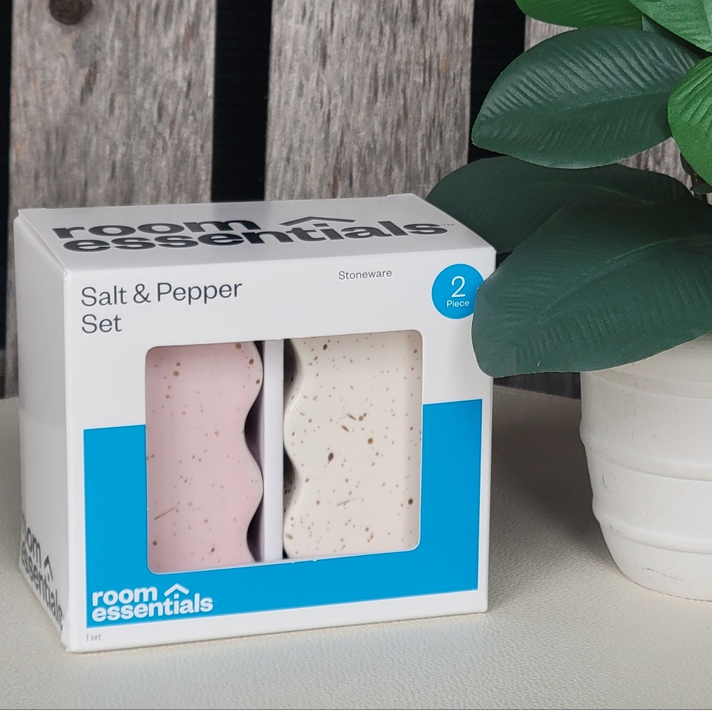 Room Essentials Pink & White Abstract Speckled Stoneware Salt & Pepper Set - Picture 5 of 6